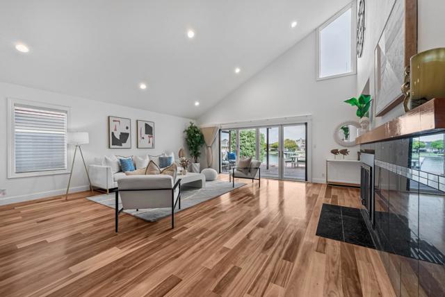 707 Santa Cruz Lane, Foster City CA: https://media.crmls.org/mediaz/caa4b58c-c2cf-4bfb-be5e-9e3aa39a9be0.jpg