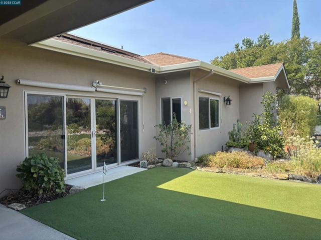 121 Blue Oak Ct, Copperopolis CA: https://media.crmls.org/mediaz/caa4b8e1-97c2-4ce6-9f26-91708908d727.jpg
