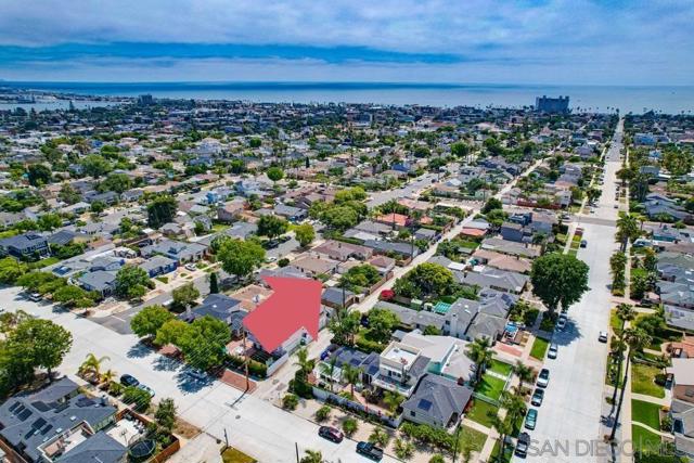 1354 Chalcedony St, San Diego CA: https://media.crmls.org/mediaz/caa577cf-00de-4f24-8742-c18367495b2f.jpg