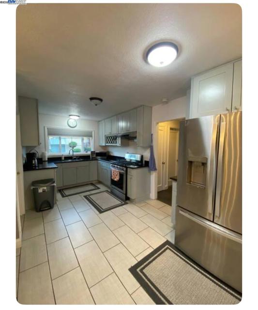 1112 Adason Dr, San Leandro CA: https://media.crmls.org/mediaz/caa59fec-c139-40d6-ac99-2773e269c5ff.jpg
