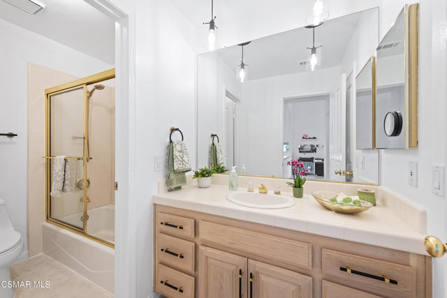 5748 Whispering Pines Circle, Westlake Village CA: https://media.crmls.org/mediaz/caa5b35c-777f-4d19-9c69-ff9a6128aaf6.jpg