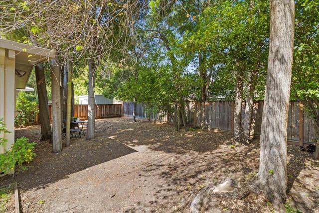 907 Christopher Way, Menlo Park CA: https://media.crmls.org/mediaz/caa5bd3e-96de-440f-b5e5-7c5242e08329.jpg