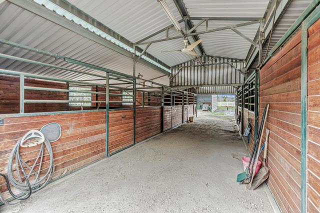 560 Tevis Trail, Hollister CA: https://media.crmls.org/mediaz/caa617d9-8cf7-4fcc-8245-5ac2d4285f08.jpg
