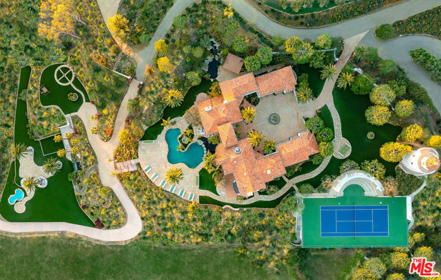 10502 Yellow Hill Road, Malibu CA: https://media.crmls.org/mediaz/caa6e918-e75a-4e5d-98de-e5ea434e4961.jpg