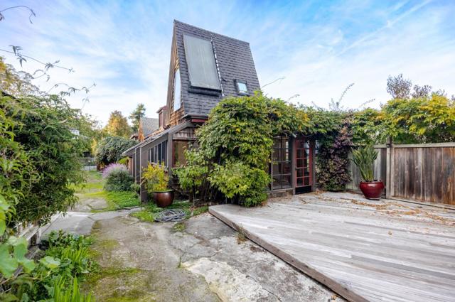 1009 Miramontes Street, Half Moon Bay CA: https://media.crmls.org/mediaz/caa74ce9-6fc2-4150-8d1f-e13d9293a937.jpg