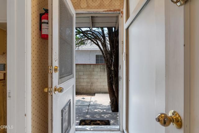 Detail Gallery Image 37 of 44 For 7454 Tyrone Ave, Van Nuys,  CA 91405 - 3 Beds | 1/1 Baths