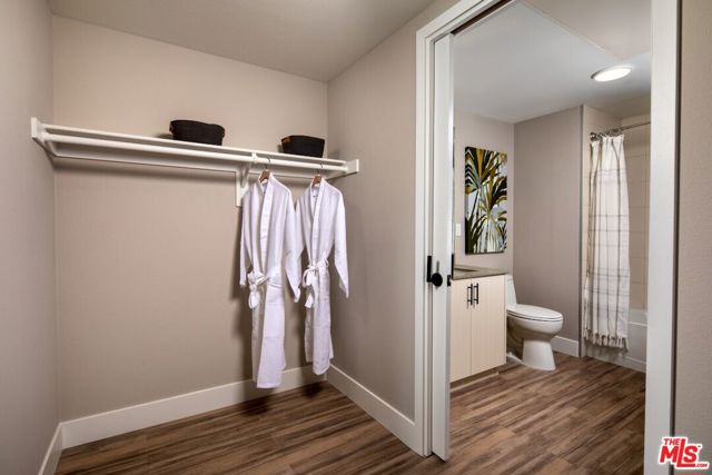 201 N La Brea Avenue, Inglewood CA: https://media.crmls.org/mediaz/caa88b6d-f1bf-471c-9354-797a869037a5.jpg