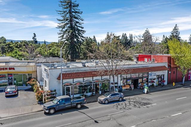 3876 3876 El Camino Real, Palo Alto CA: https://media.crmls.org/mediaz/caa91015-a16c-4c7d-980b-8e2c71d0f6cf.jpg