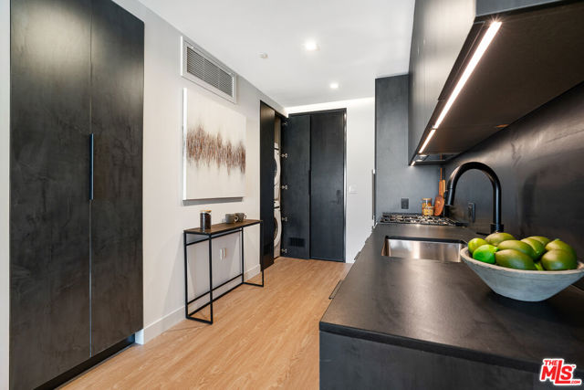 3688 Overland Avenue, Los Angeles CA: https://media.crmls.org/mediaz/caa91e21-63e3-42d1-a9eb-88a5688c67ec.jpg
