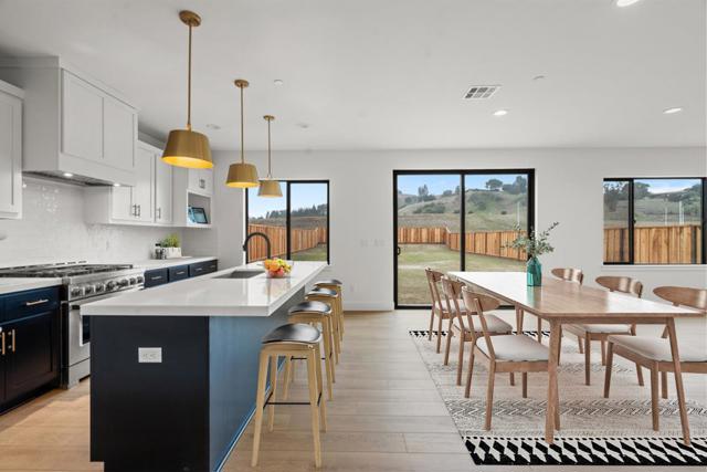 425 Maria Drive, Hollister CA: https://media.crmls.org/mediaz/caaa8fd4-742e-43d5-a5e5-f3b9569861d7.jpg