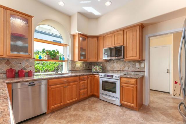 1911 La Subida Way, San Marcos CA: https://media.crmls.org/mediaz/caaafa29-d7f0-4d7d-a9a0-a678b3817448.jpg