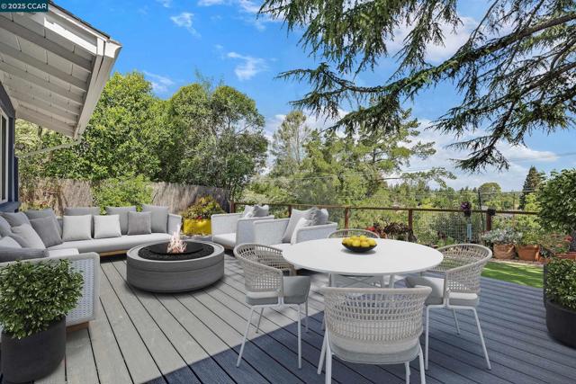 1952 Montclair Court, Walnut Creek CA: https://media.crmls.org/mediaz/caab471d-6645-4f60-86f2-411953b456db.jpg