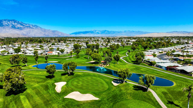 39780 Black Mesa Lane, Palm Desert CA: https://media.crmls.org/mediaz/caab8dd5-8a6f-4095-a054-2f50ed8e38f2.jpg