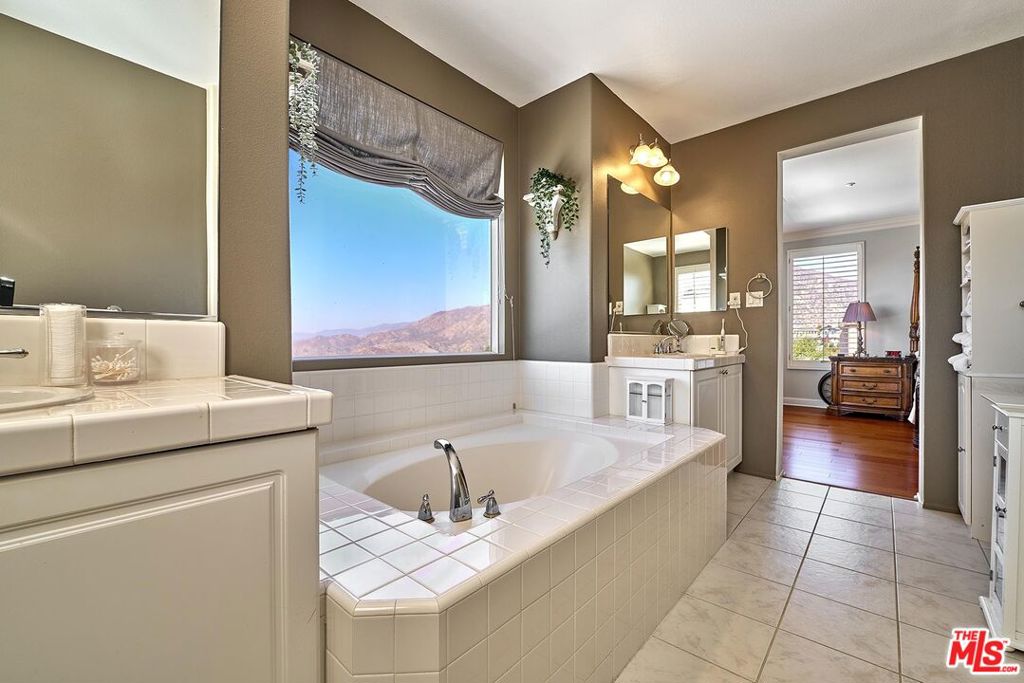 MLS #25475643 image #16