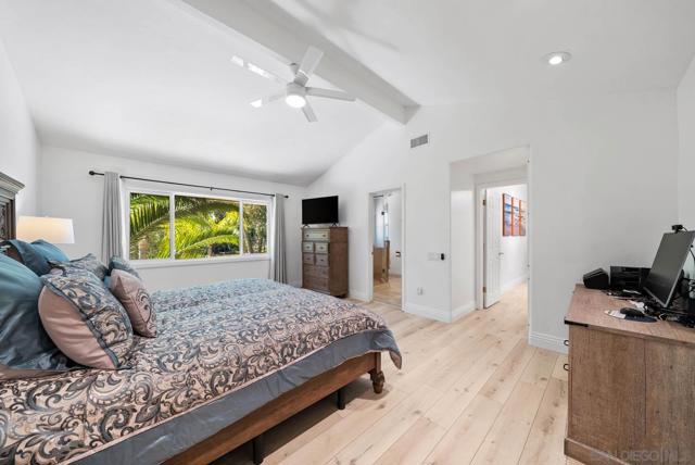 17221 Cloudcroft Dr, Poway CA: https://media.crmls.org/mediaz/caaca9e1-5e5d-4b34-86f9-791014a7edb7.jpg