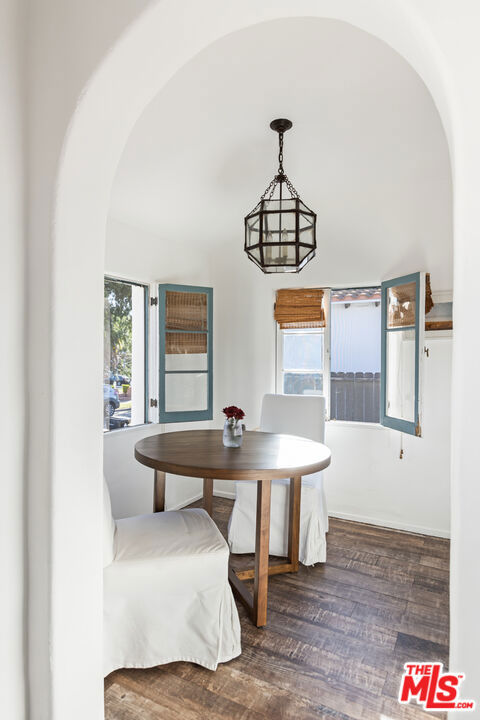 8023 Clinton Street, Los Angeles CA: https://media.crmls.org/mediaz/caacc5d1-51b6-4b76-87aa-df719246955d.jpg