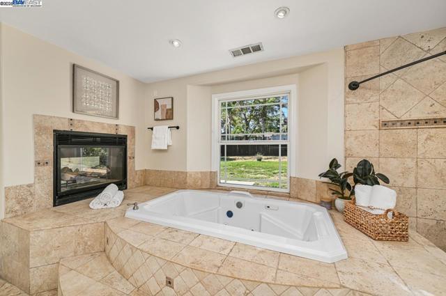 3370 Gardella Plaza, Livermore CA: https://media.crmls.org/mediaz/caacc663-d13d-431f-88eb-0882fe6fdc60.jpg