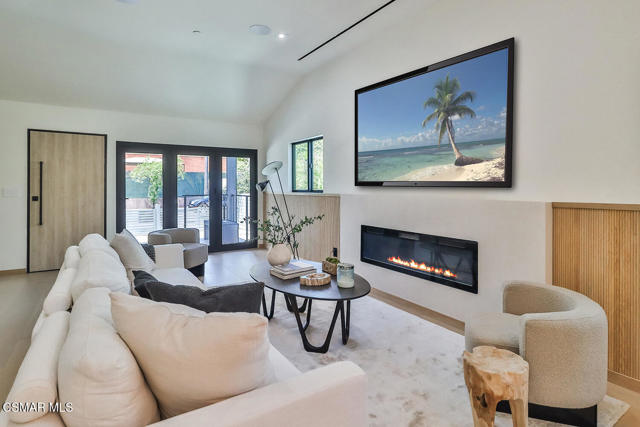 514 W Washington Boulevard, Pasadena CA: https://media.crmls.org/mediaz/caada782-8161-4eed-898d-87bb543c24fe.jpg