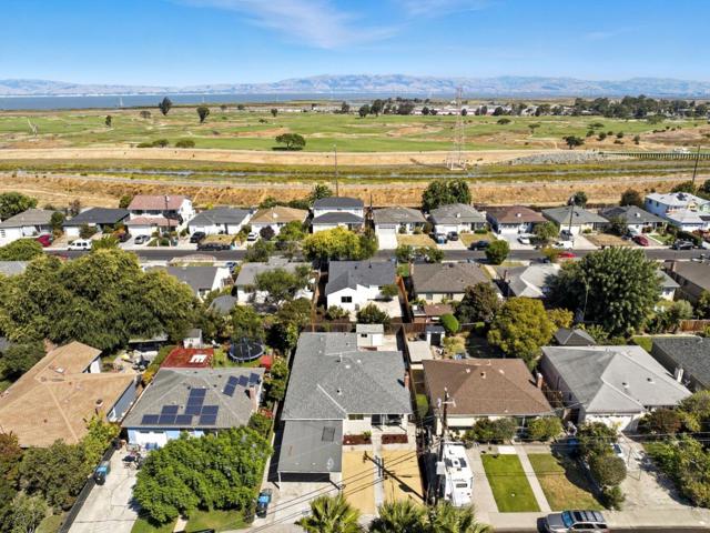 164 Wisteria Drive, East Palo Alto CA: https://media.crmls.org/mediaz/caadf54f-55be-4f3e-954b-be3b72a1f8a8.jpg