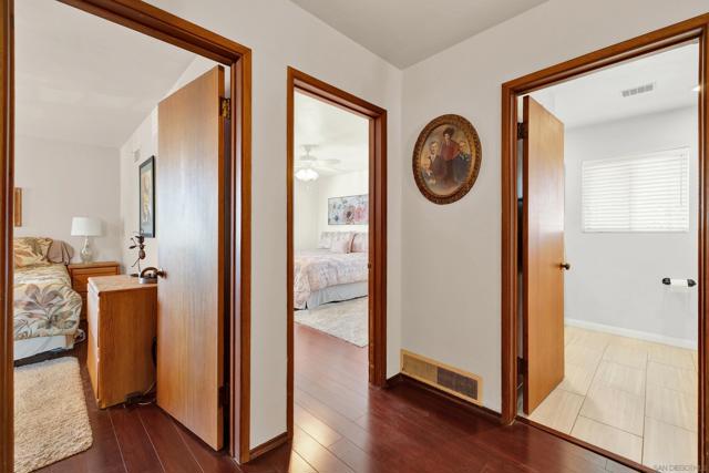 1945 Wedgemere Road, El Cajon CA: https://media.crmls.org/mediaz/caae3752-f8b9-44f6-9edb-7d290815a7ef.jpg