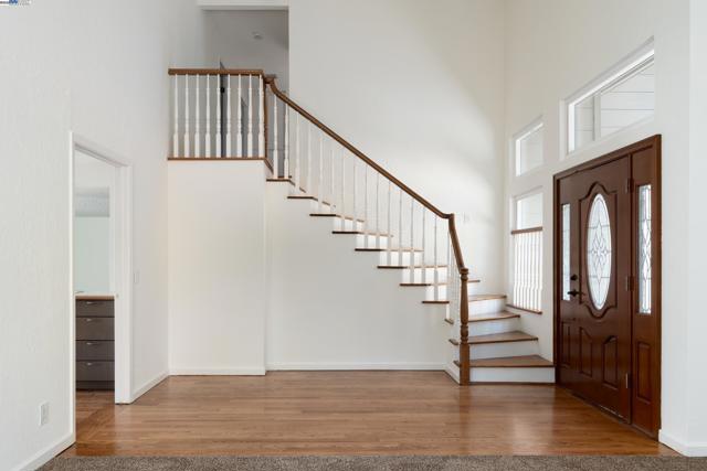 5644 ALHAMBRA HILLS CT, Martinez CA: https://media.crmls.org/mediaz/caae7d1d-52df-420e-8e91-3e294bfe353f.jpg