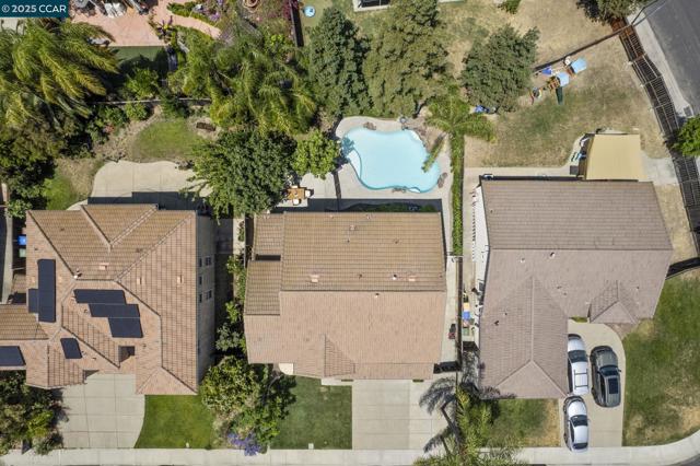631 Summerwood Dr, Brentwood CA: https://media.crmls.org/mediaz/caaeb8dc-3e8d-413e-bd58-b867991ee5a9.jpg
