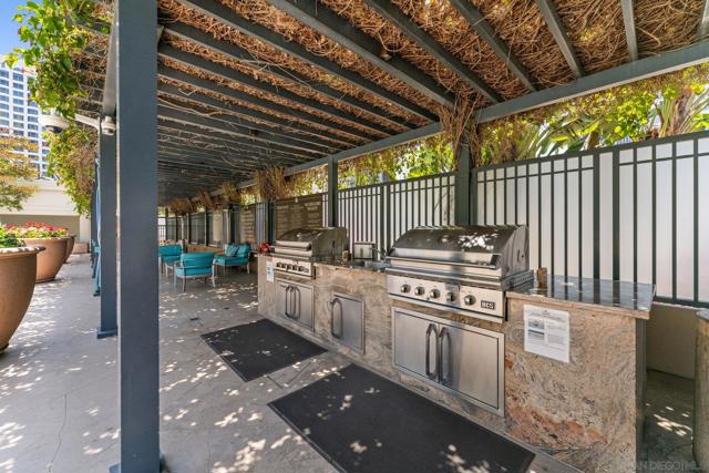 1199 Pacific Hwy, San Diego CA: https://media.crmls.org/mediaz/caaee24f-cb2c-4767-8cb8-a940f72678ec.jpg