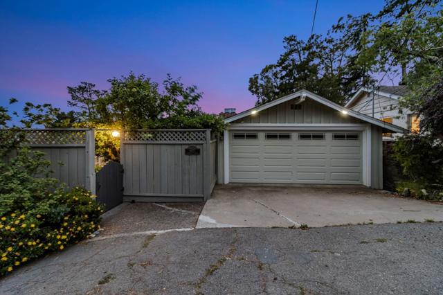 6827 Ridgewood Drive, Oakland CA: https://media.crmls.org/mediaz/caaf2eb2-c333-4c3f-bf2a-9686d4014ffe.jpg