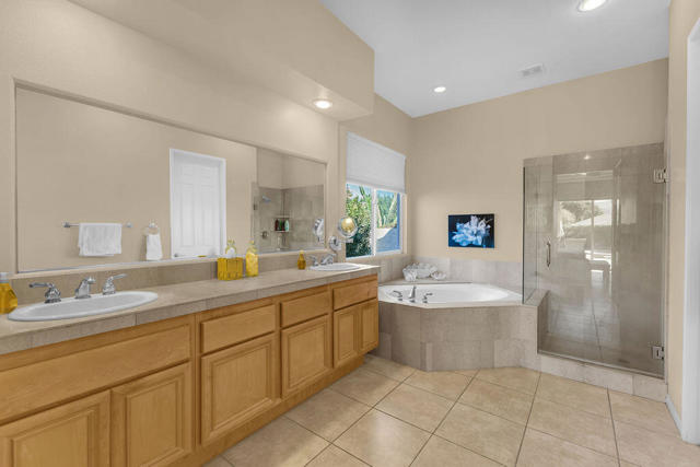 29 Calle La Reina, Rancho Mirage CA: https://media.crmls.org/mediaz/caaf4613-6de3-462e-80f6-5a4927e7ff2b.jpg
