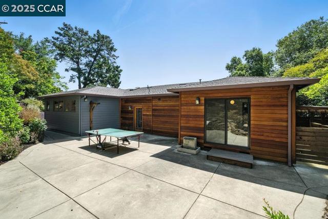 1341 Juanita Dr, Lafayette CA: https://media.crmls.org/mediaz/caaf8f71-3cf3-4aeb-9fef-2d4bafe56622.jpg