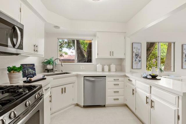 18400 Overlook Road, Los Gatos CA: https://media.crmls.org/mediaz/caafc549-ac45-42be-941c-8d9f9da4cd32.jpg