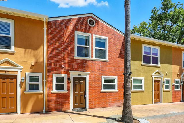 865 Carlisle Way, Sunnyvale CA: https://media.crmls.org/mediaz/caaff87c-1a41-4832-9b63-86f519c3acd0.jpg