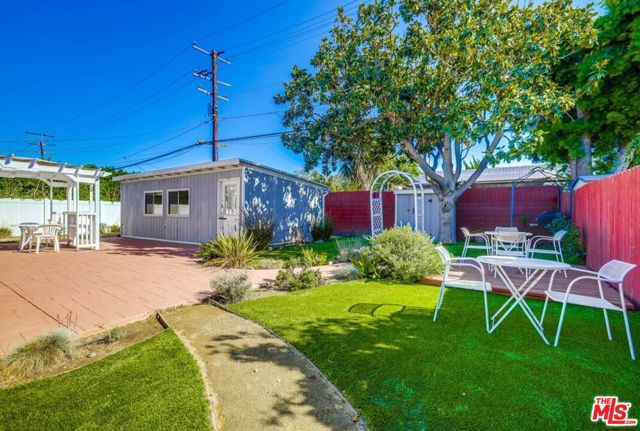 1060 E 45th Way, Long Beach CA: https://media.crmls.org/mediaz/cab01aa2-6f70-4d1f-a365-2ea5a8f0fdb5.jpg