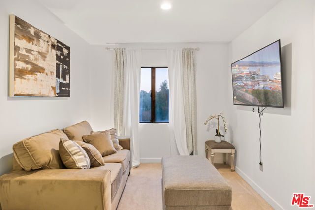 2357 Knob Hill Drive, Riverside CA: https://media.crmls.org/mediaz/cab020c1-8746-43ad-b96f-79b69444ed30.jpg