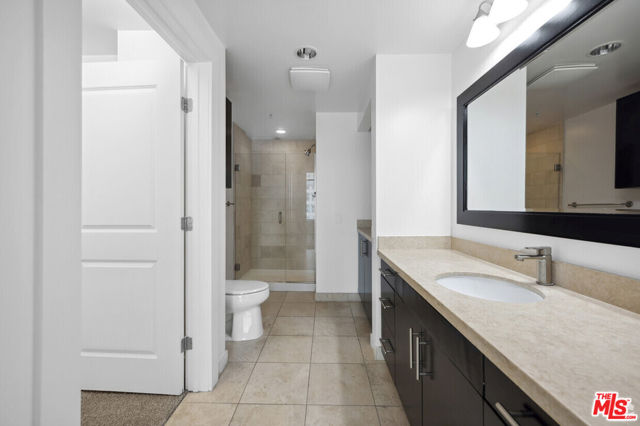 717 W Olympic Boulevard, Los Angeles CA: https://media.crmls.org/mediaz/cab031a8-ddaa-49b7-b0f4-ebe64aa6841e.jpg