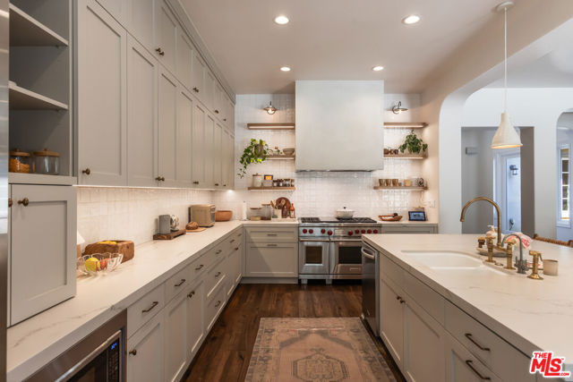 2052 Shadow Creek Drive, Agoura Hills CA: https://media.crmls.org/mediaz/cab0656d-c13c-4fe0-a4c5-b870e6af8535.jpg