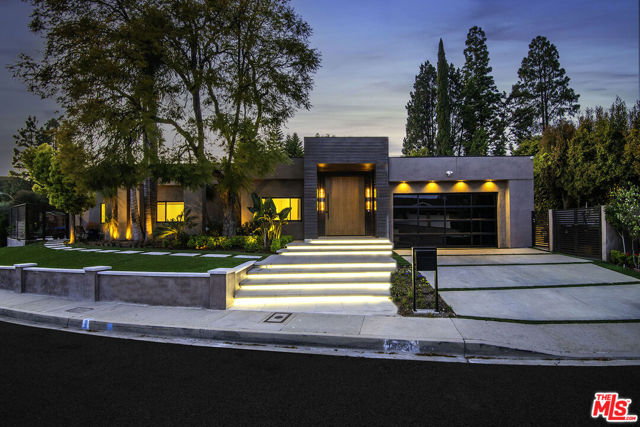 16601 Park Lane Circle, Los Angeles CA: https://media.crmls.org/mediaz/cab17461-afab-45fb-a2bc-5384974a8e76.jpg