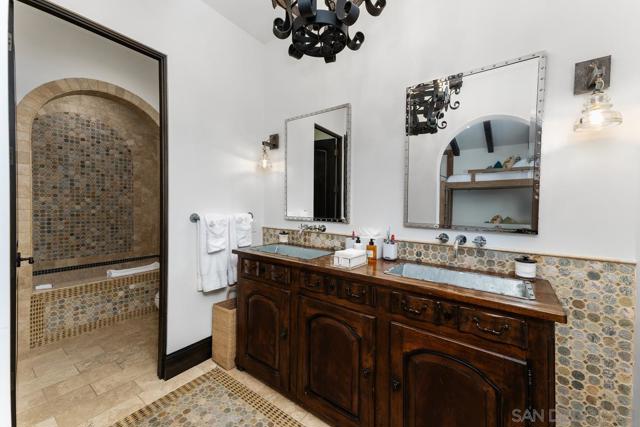 16304 Via De Santa Fe, Rancho Santa Fe CA: https://media.crmls.org/mediaz/cab1af1a-42ca-46d6-982b-d0003a83b80e.jpg