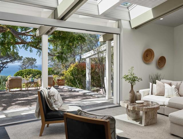 327 Pine Needles Dr, Del Mar CA: https://media.crmls.org/mediaz/cab1bd1d-7537-439f-83f8-23fce18e33b7.jpg
