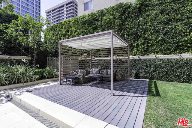 10727 Wilshire Boulevard, Los Angeles CA: https://media.crmls.org/mediaz/cab1c8d0-e99b-4e96-8266-8def21a59415.jpg
