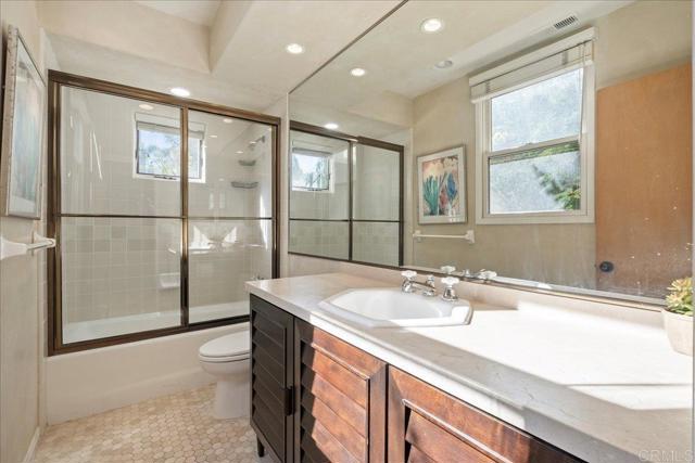 Detail Gallery Image 10 of 45 For 7339 Draper Ave, La Jolla,  CA 92037 - 3 Beds | 3 Baths