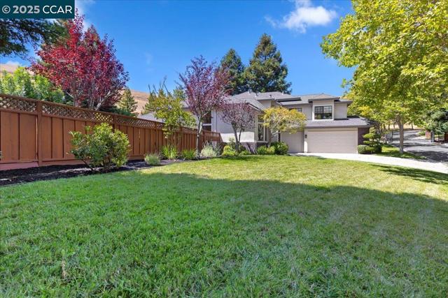 4101 Fox Creek Ct, Danville CA: https://media.crmls.org/mediaz/cab37f35-36ac-41b4-9d9c-3afd5c11d265.jpg