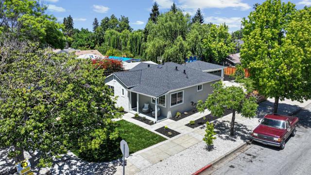 3541 Page Street, Redwood City CA: https://media.crmls.org/mediaz/cab3a4db-c866-4d5c-a7b7-a34dd2322dc3.jpg
