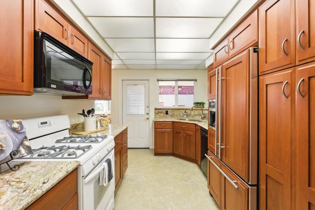 435 Edgewood Road, Redwood City CA: https://media.crmls.org/mediaz/cab3d70e-27e7-456c-9f36-179035205aad.jpg