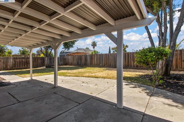 40167 Barbara St, Fremont CA: https://media.crmls.org/mediaz/cab54023-70f8-426e-a2af-14bebeab85e2.jpg