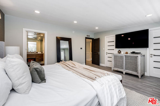 3544 Laurel Canyon Boulevard, Studio City CA: https://media.crmls.org/mediaz/cab550c8-d281-4855-bbbc-5ea8fc7cf342.jpg