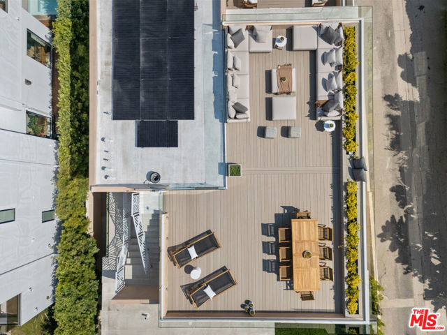 11622 Charnock Road, Los Angeles CA: https://media.crmls.org/mediaz/cab56965-6103-46ff-a32a-5aff7993e49d.jpg