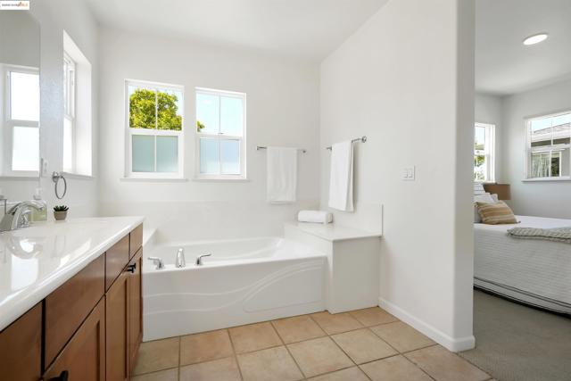 1165 Cottage Ln, Hercules CA: https://media.crmls.org/mediaz/cab630b3-69e3-443d-b8f1-794eed4f44b1.jpg