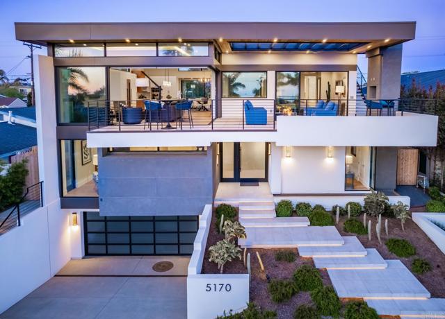 5170 Carlsbad Boulevard, Carlsbad CA: https://media.crmls.org/mediaz/cab6a550-9b3c-4e5e-aa74-ebd7faedafda.jpg