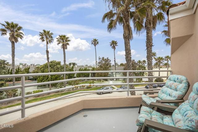 5270 W Wooley Road, Oxnard CA: https://media.crmls.org/mediaz/cab6baa2-7479-4241-b263-d90646fb85f3.jpg